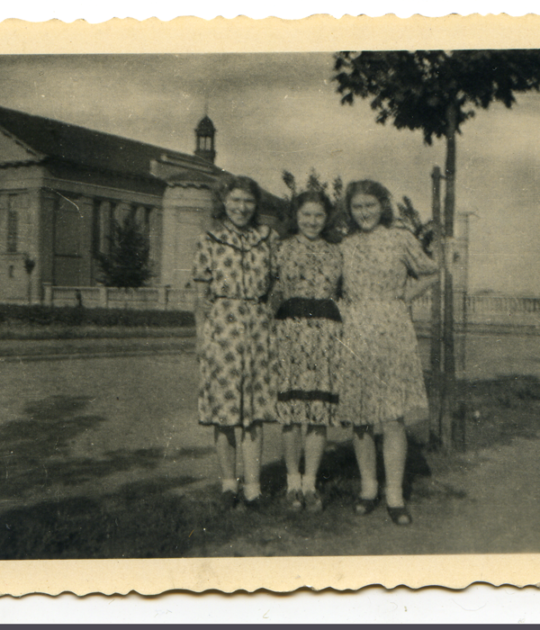 Helena Karkosz, Ruta i Wera Czerniejewskie na skwerze Bogdana Jańskiego