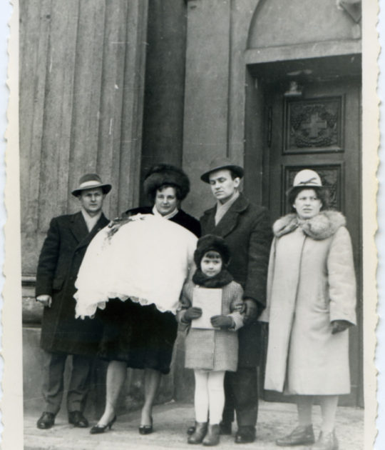 Chrzest Doroty Czosnowskiej w kościele księży Zmartwychwstańców