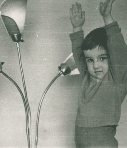 Wiesław Sommerfeld przy lampie