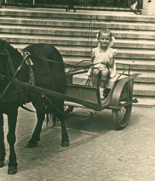 Barbara Bartkowiak w powoziku