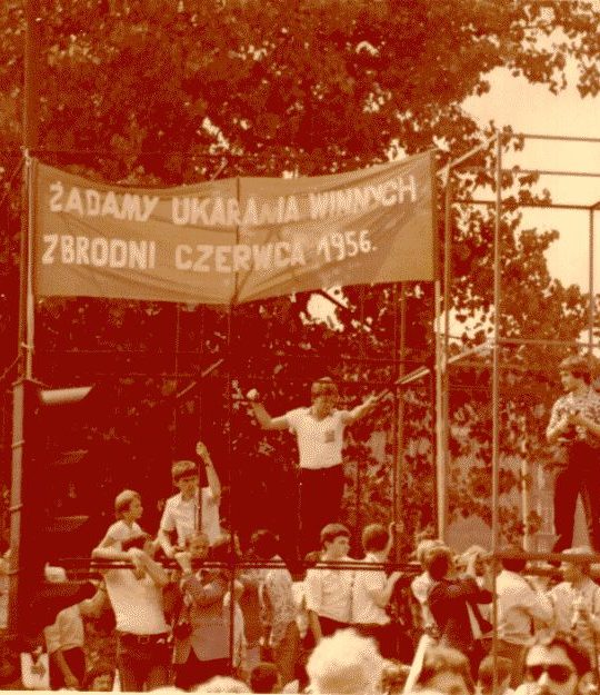 Uczestnicy mszy z udziałem Jana Pawła II