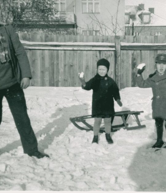 Zimowa zabawa w śnieżki